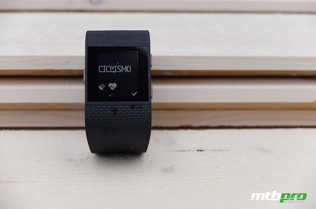 El Fitbit Surge es un reloj deportivo con GPS y medidor de pulso cardiaco incorporado 