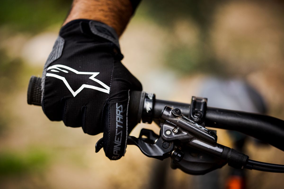 Probamos los guantes Alpinestars Drop 6.0: como una segunda piel
