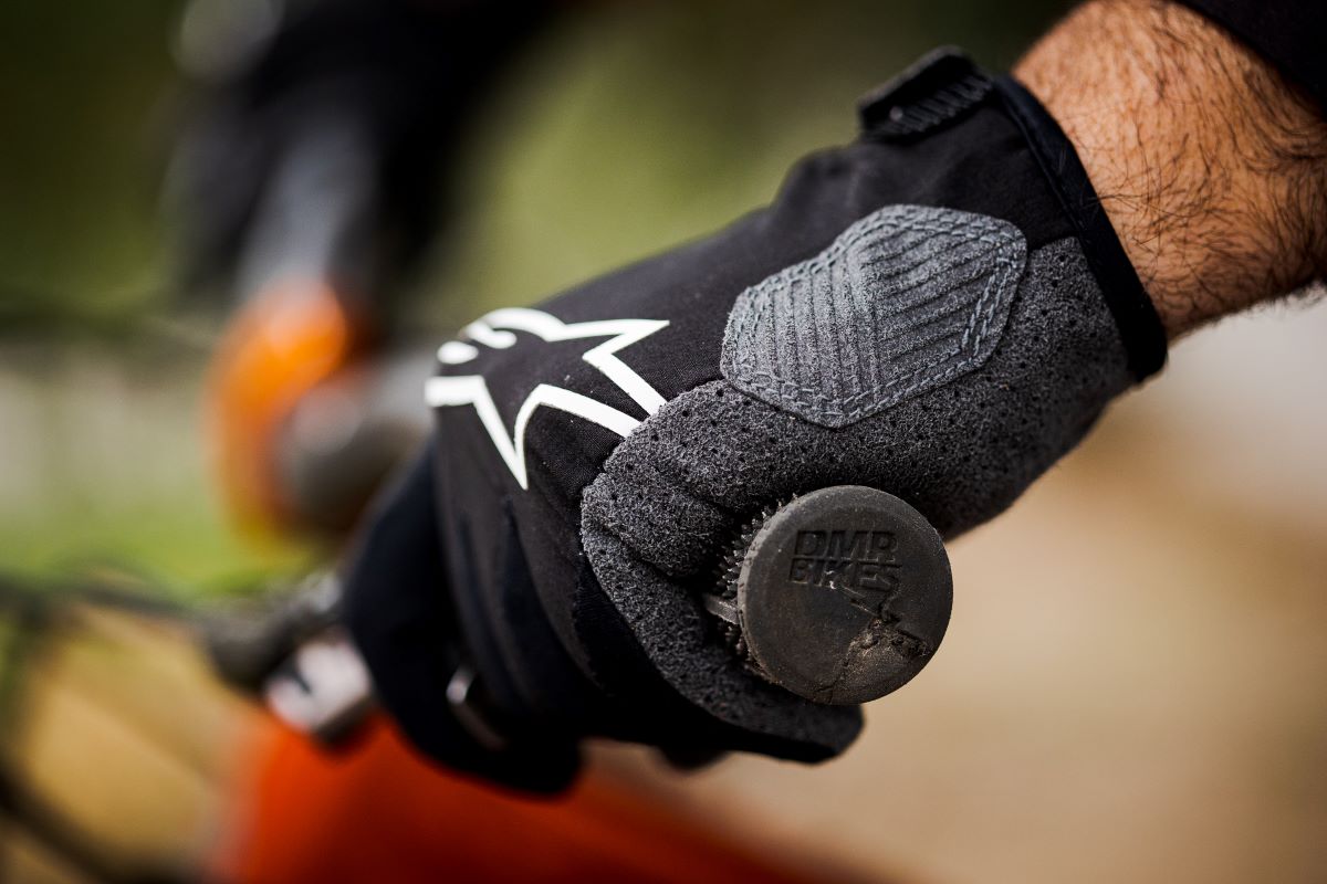 Test: Probamos los guantes Alpinestars Drop 6.0: como una segunda
