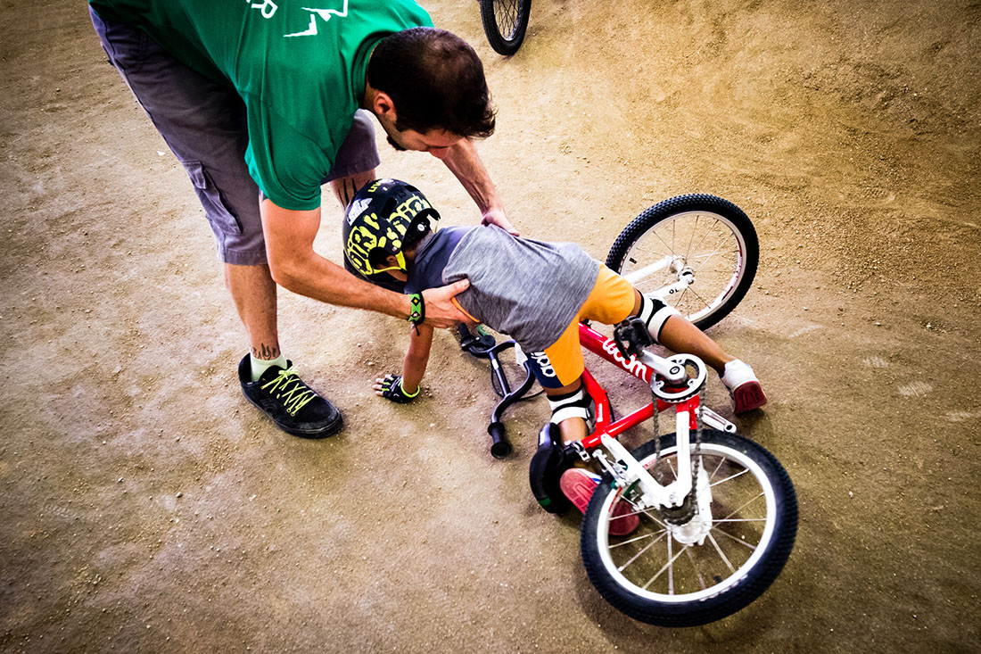 10 cosas que todo Biker tiene que hacer antes de morir. Enseñar a un niño a montar.