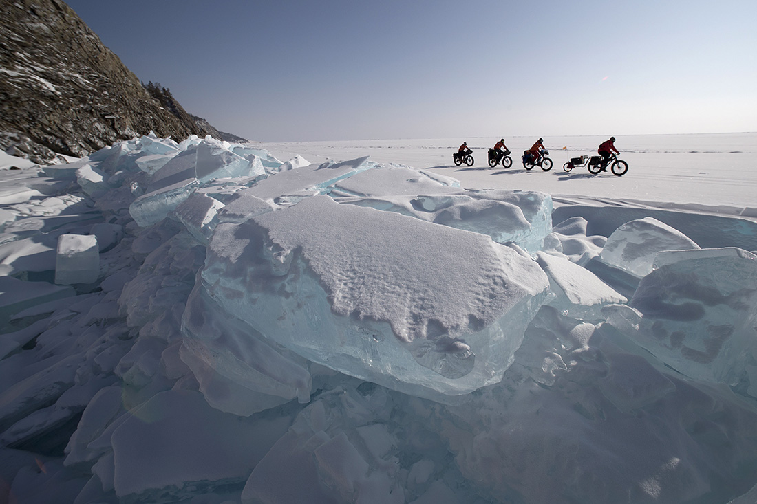 Aventura sobre el hielo. Recorriendo el lago Baikal en Fat Bike Aventura sobre el hielo. Recorriendo el lago Baikal en Fat Bike