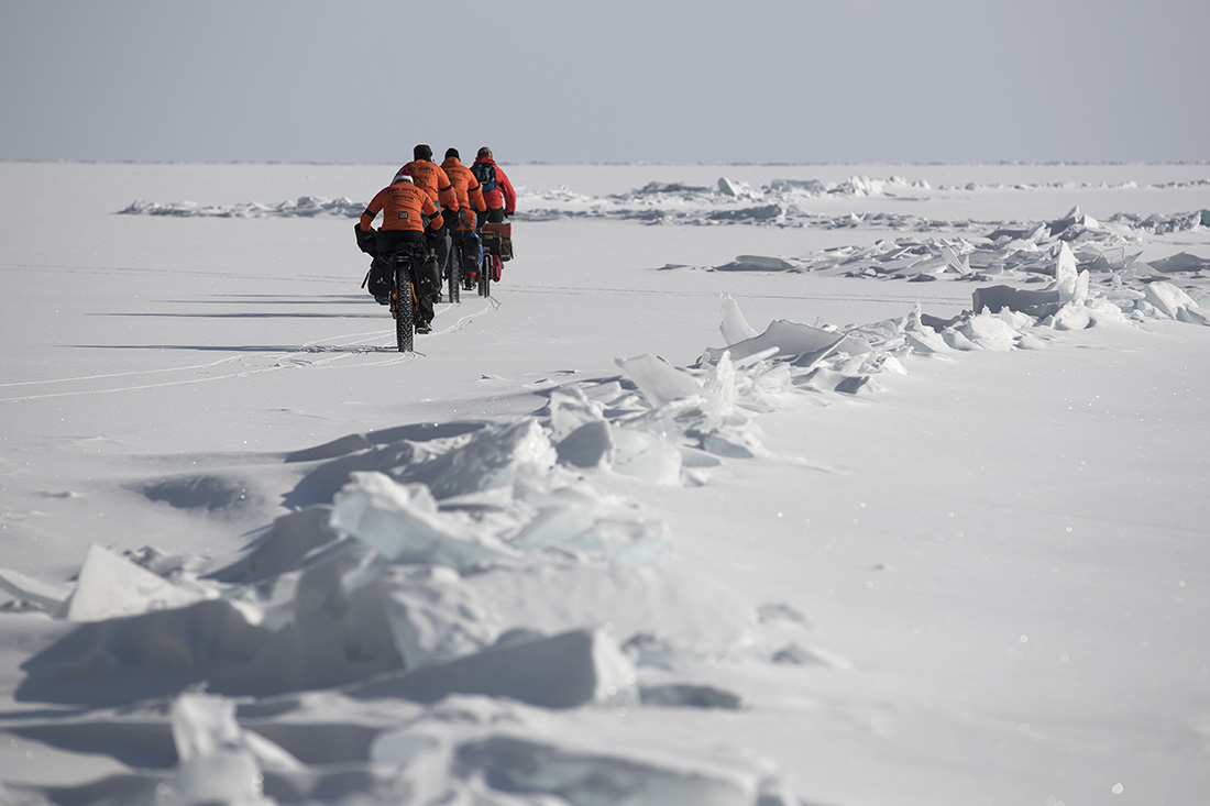 Aventura sobre el hielo. Recorriendo el lago Baikal en Fat Bike Aventura sobre el hielo. Recorriendo el lago Baikal en Fat Bike