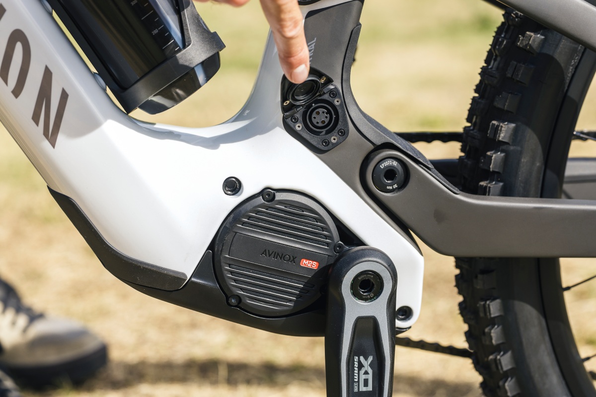 Nueva Canyon Spectral:ON CF 9 2027, con motor Avinox M2S y cuadro de carbono de 2,9 kg 