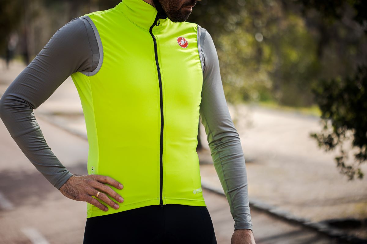 Probamos el Maillot Castelli Pro Thermal Mid LS y chaleco Perfetto RoS 2: solución ideal para primaveras 'frescas'.