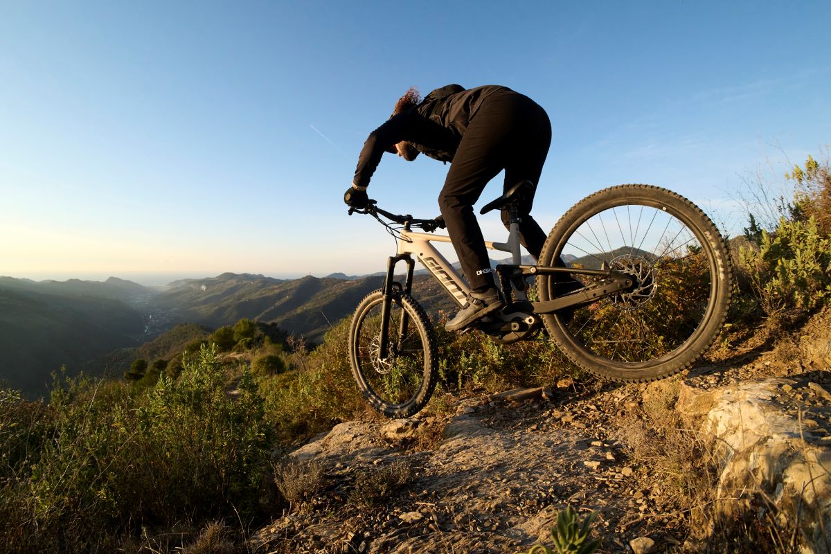 Giant Stance E+ y Liv Embolden E+ crecen en potencia y recorrido para un trail más agresivo