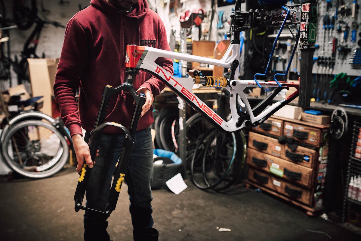 Otra marca histórica en apuros: Intense Cycles suspende temporalmente sus ventas en Europa y Reino Unido