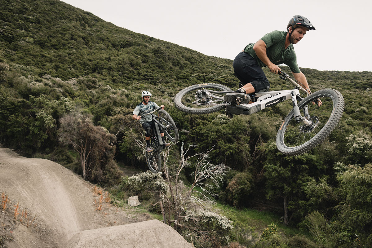 Nueva Pivot Shuttle LT Gen3: con horquilla invertida FOX Podium, BOSCH CX Gen5 y geometría “a la carta”