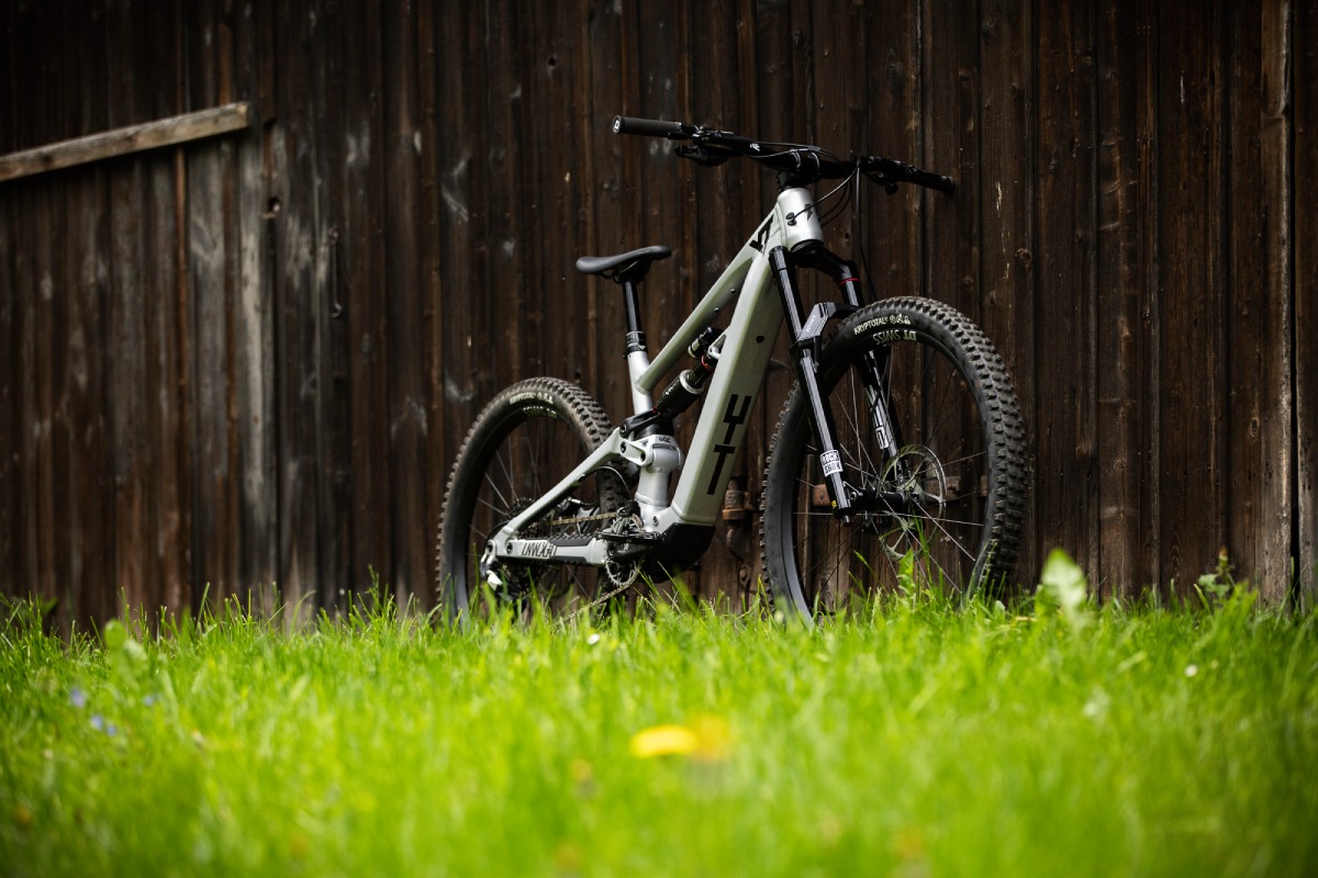 YT Industries se suma a la tendencia Avinox con la nueva gama Decoy X Core de e-enduro