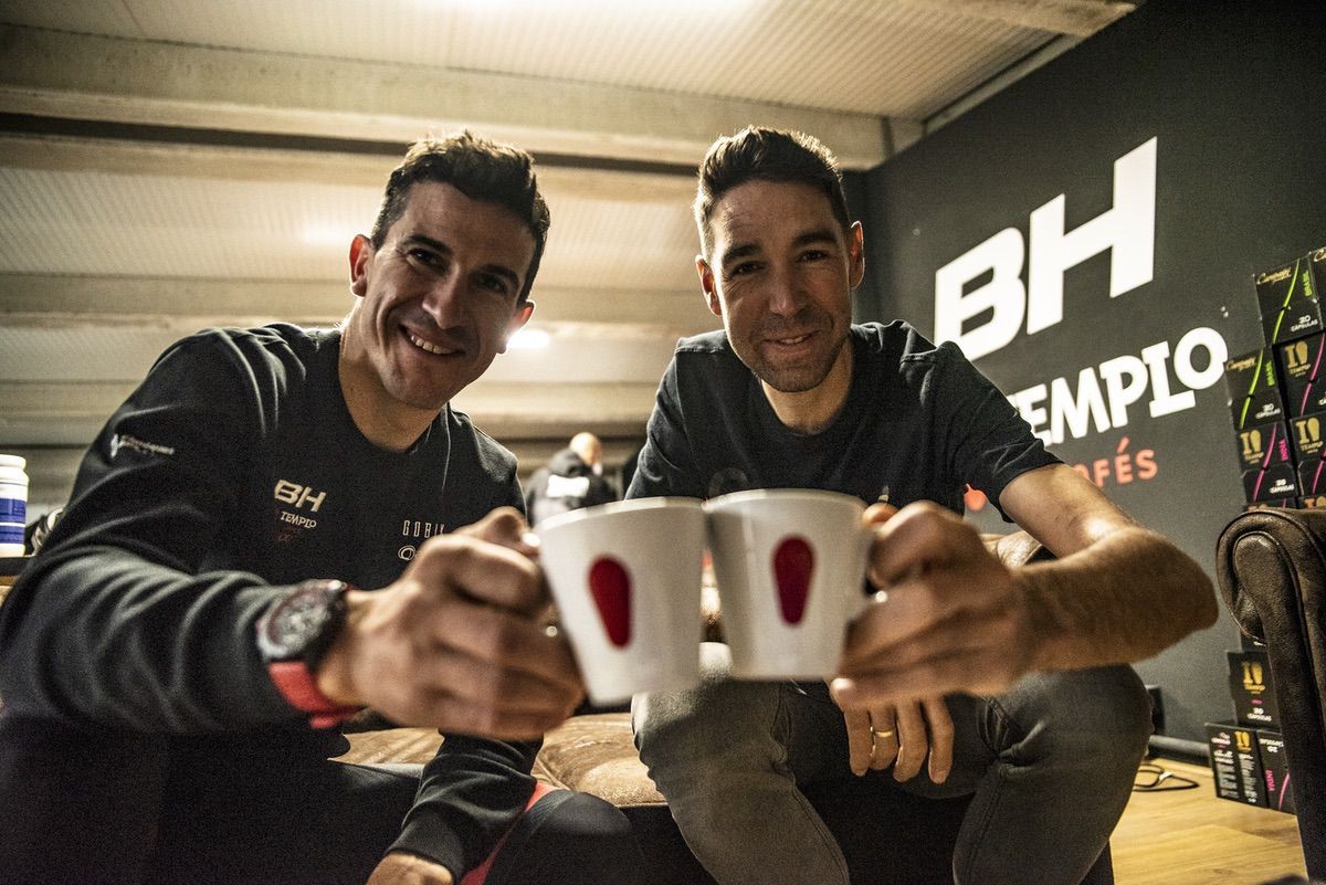 Carlos Coloma y David Valero el día de la firma de Valero por el BH Templo Cafés