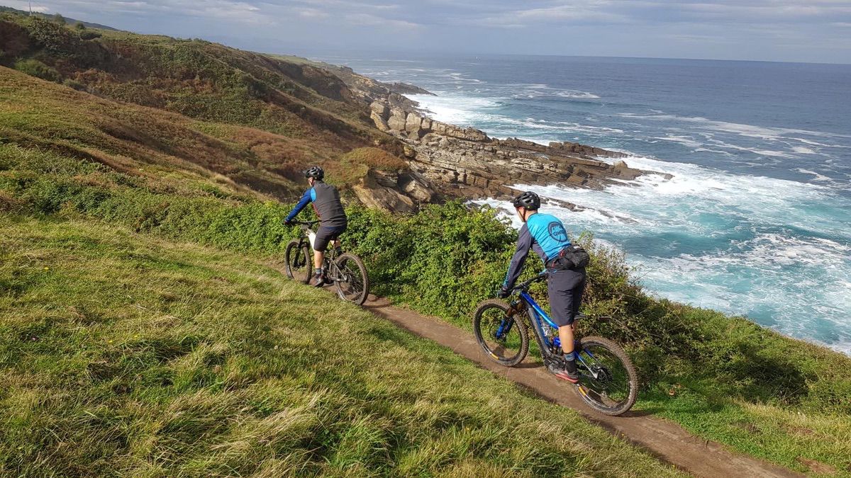 Probando las nuevas e-bikes de Giant en San Sebastián