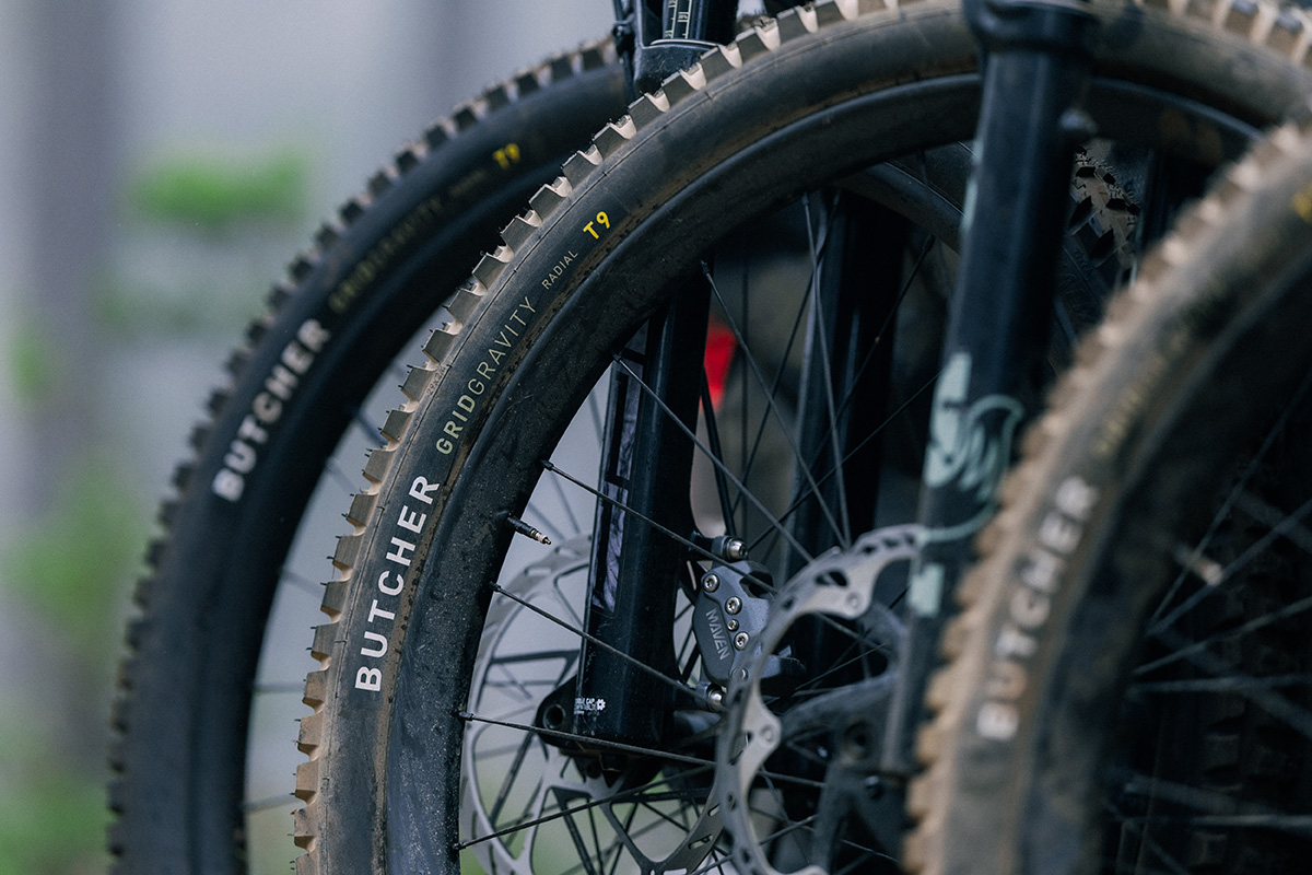 Nuevo casco Specialized Ambush 3 y neumáticos Butcher y Eliminator Grid Gravity Radial