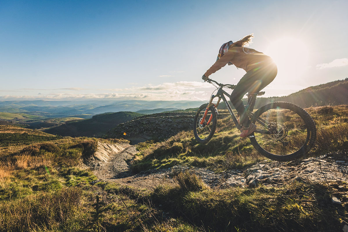 Los Atherton apuestan por Avinox para su primera e-Bike: Así es la S.170E