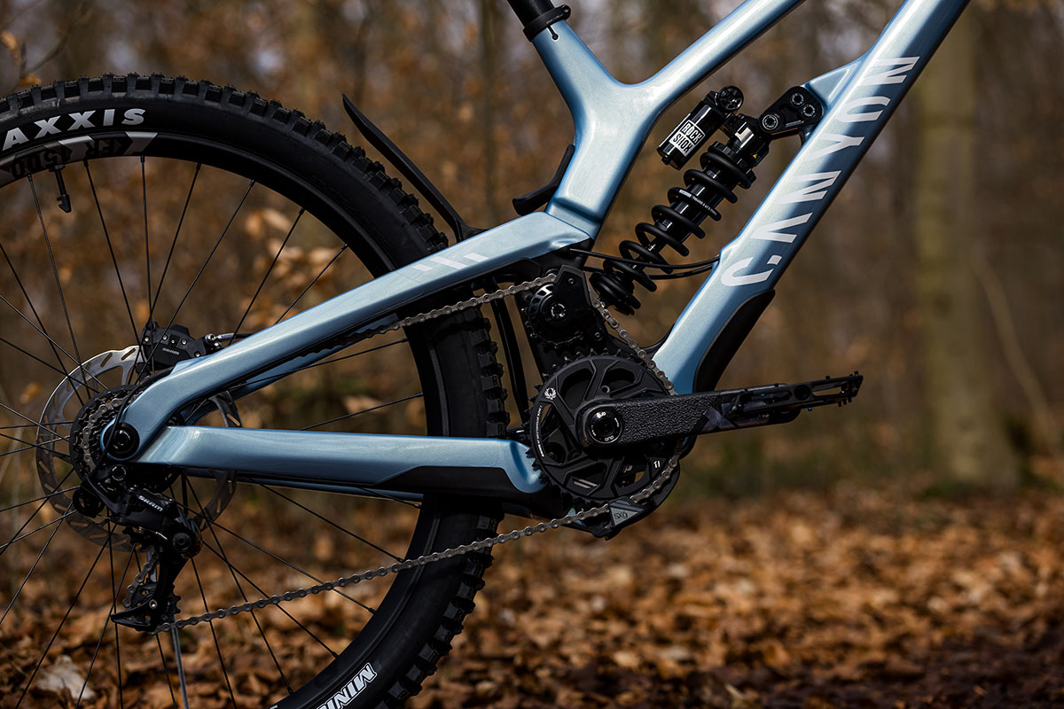 Nueva Canyon Sender CFR: carbono, mullet, sistema High Pivot y 200 mm