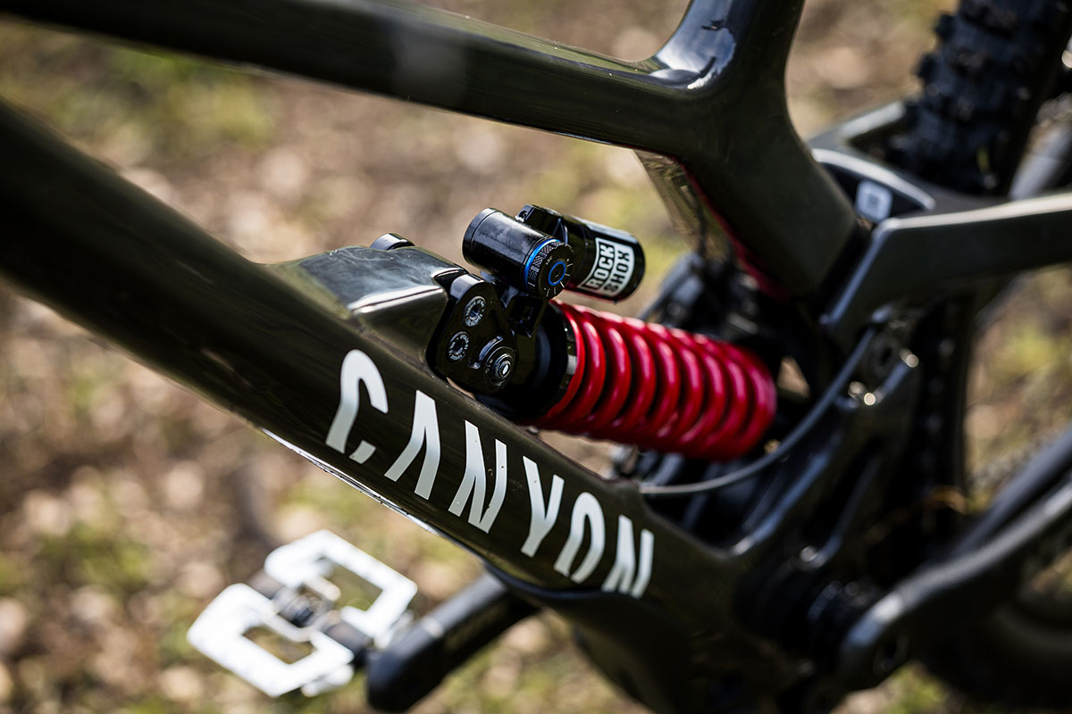 Nueva Canyon Sender CFR: carbono, mullet, sistema High Pivot y 200 mm
