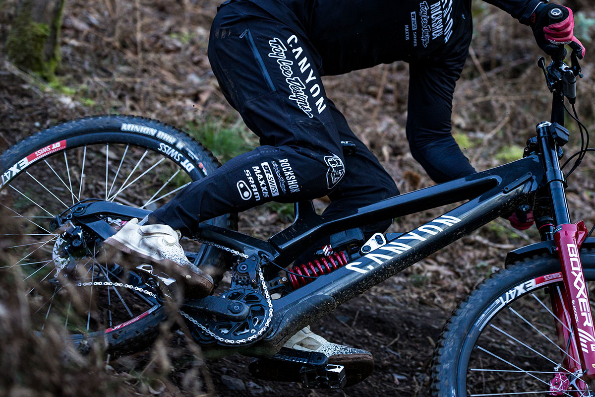 Nueva Canyon Sender CFR: carbono, mullet, sistema High Pivot y 200 mm