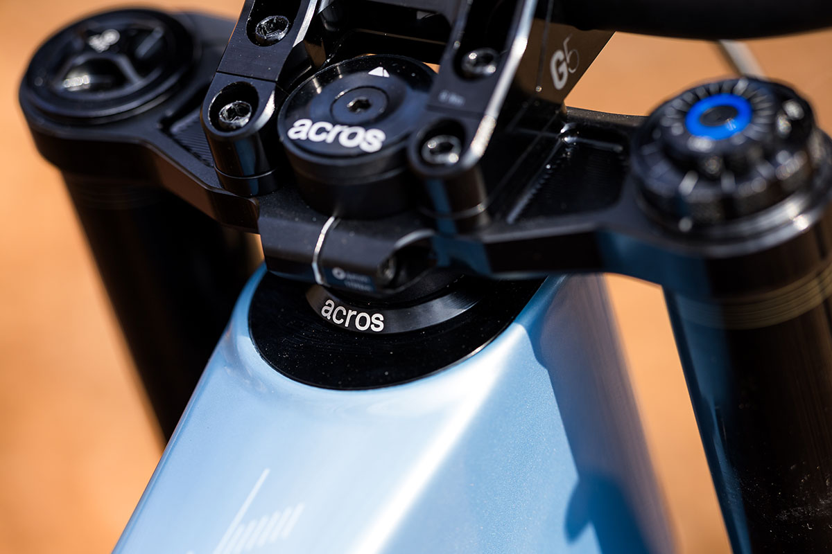 Nueva Canyon Sender CFR: carbono, mullet, sistema High Pivot y 200 mm