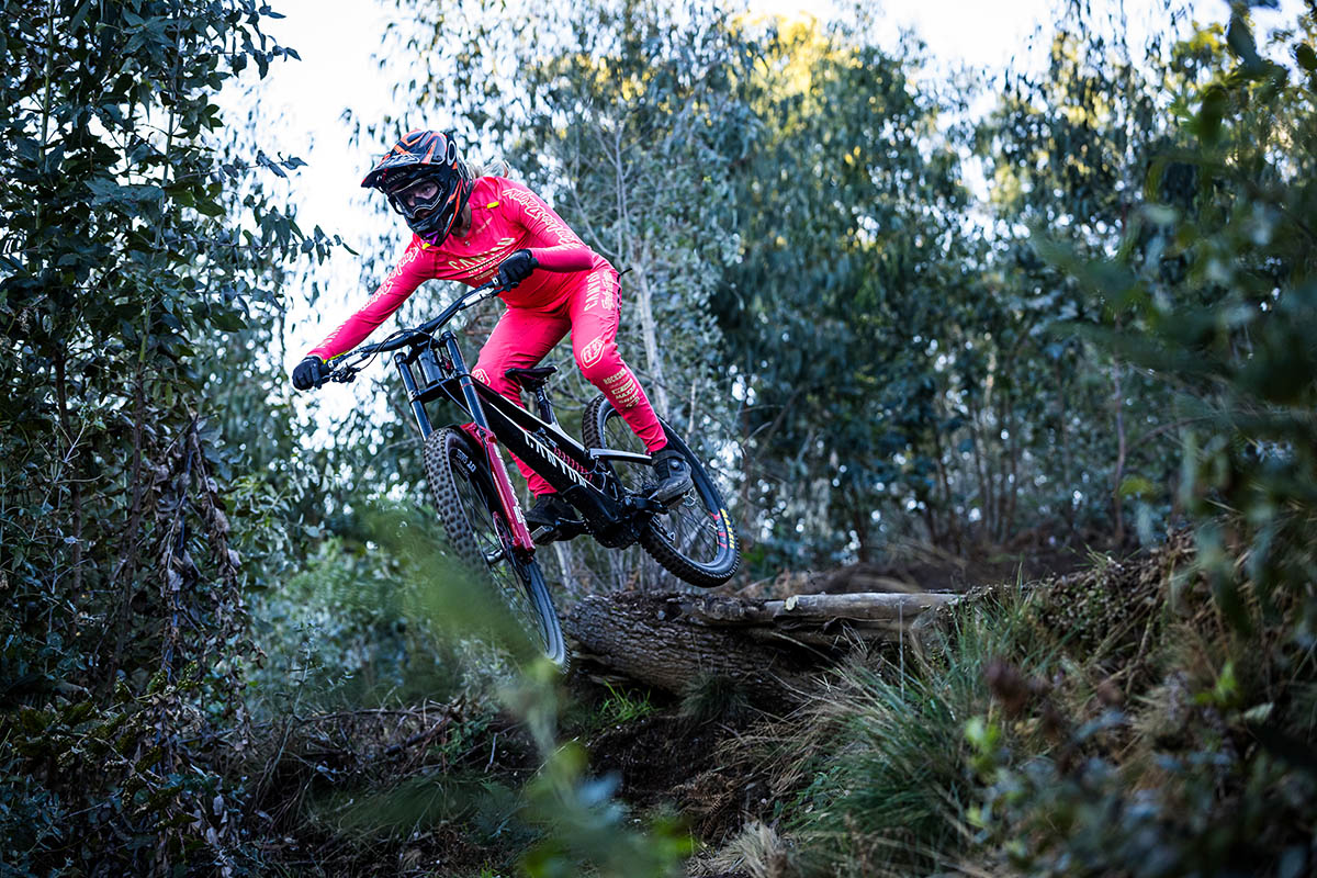 Nueva Canyon Sender CFR: carbono, mullet, sistema High Pivot y 200 mm