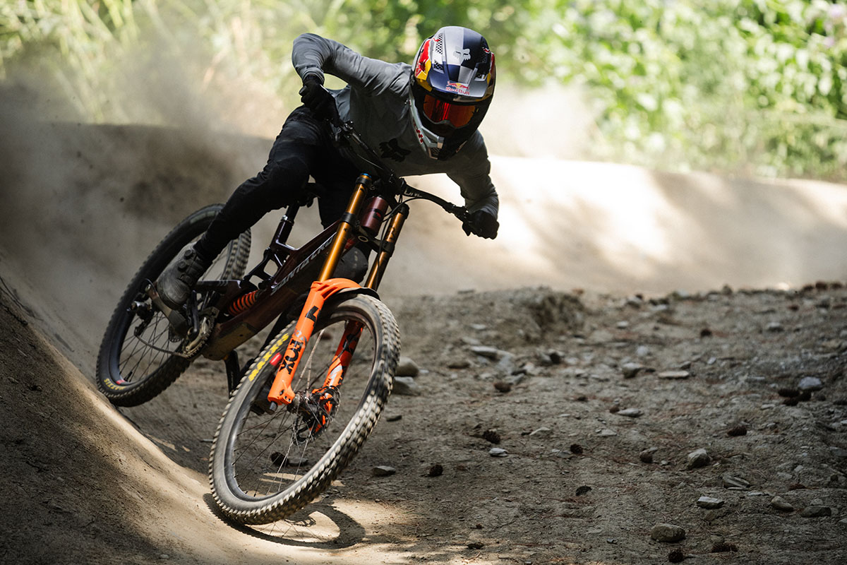 Nuevos amortiguadores FOX X2 y DHX2: máximo rendimiento para enduro y DH
