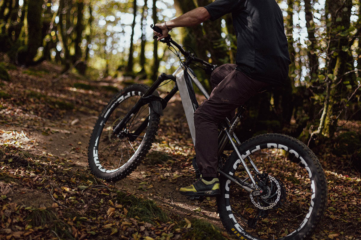ABUMS Model One: así es la eMTB de acero fabricada en España