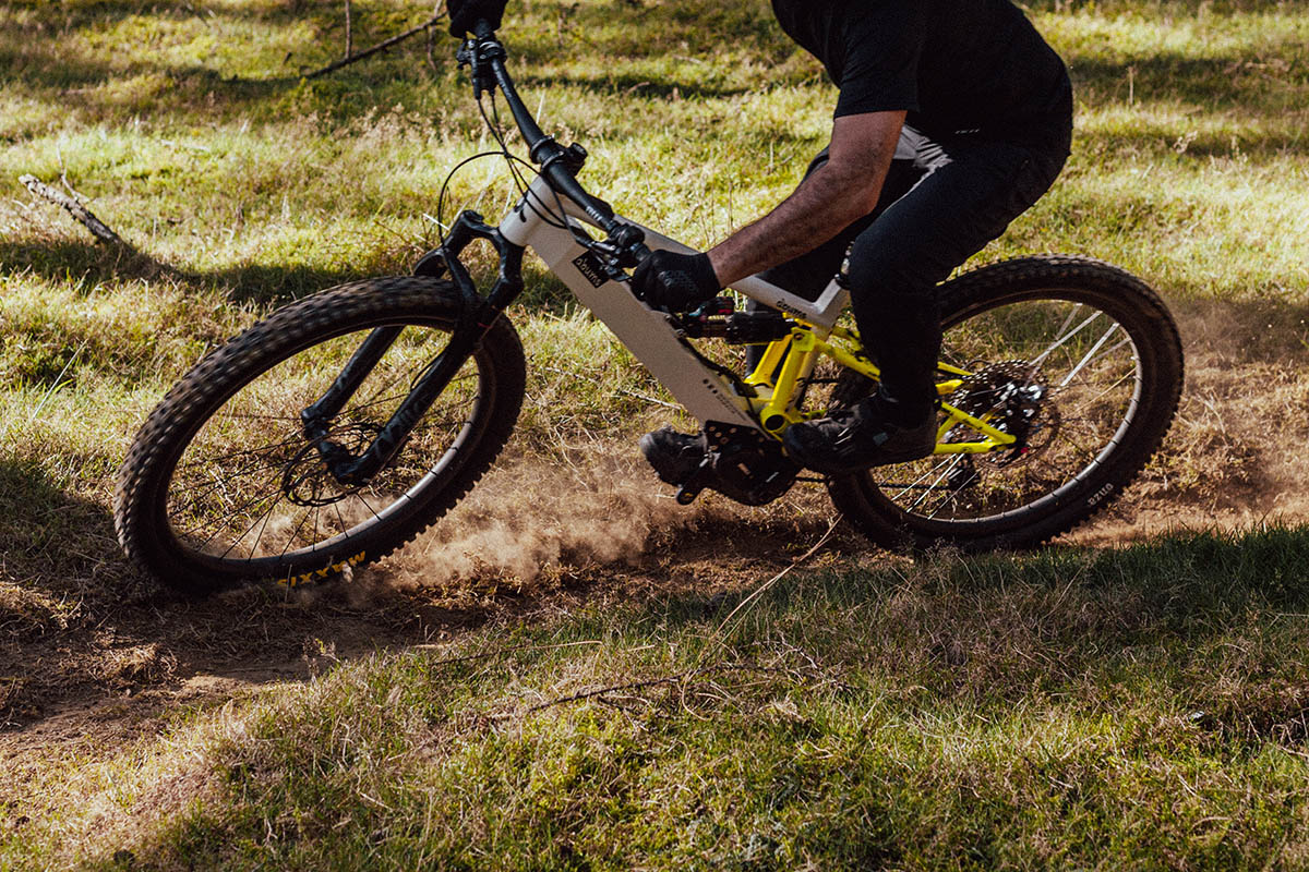 ABUMS Model One: así es la eMTB de acero fabricada en España