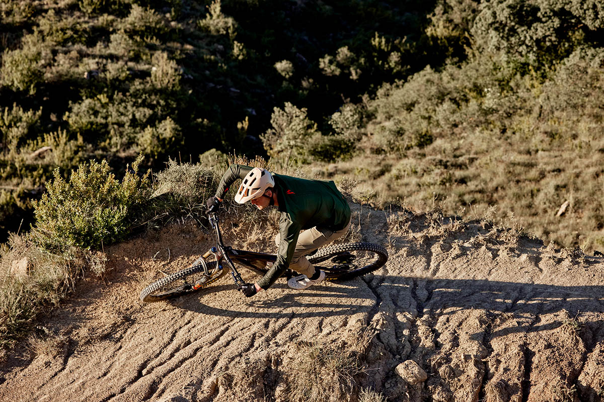 Un casco de enduro con doble capa de protección: nuevo Lazer Impala KinetiCore DualCore