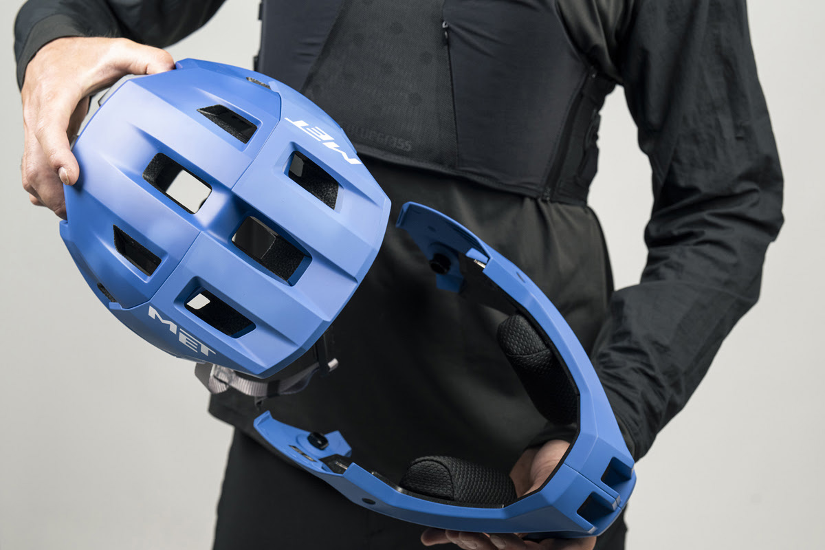 MET renueva su casco convertible más emblemático: así es el Parachute MCR 2