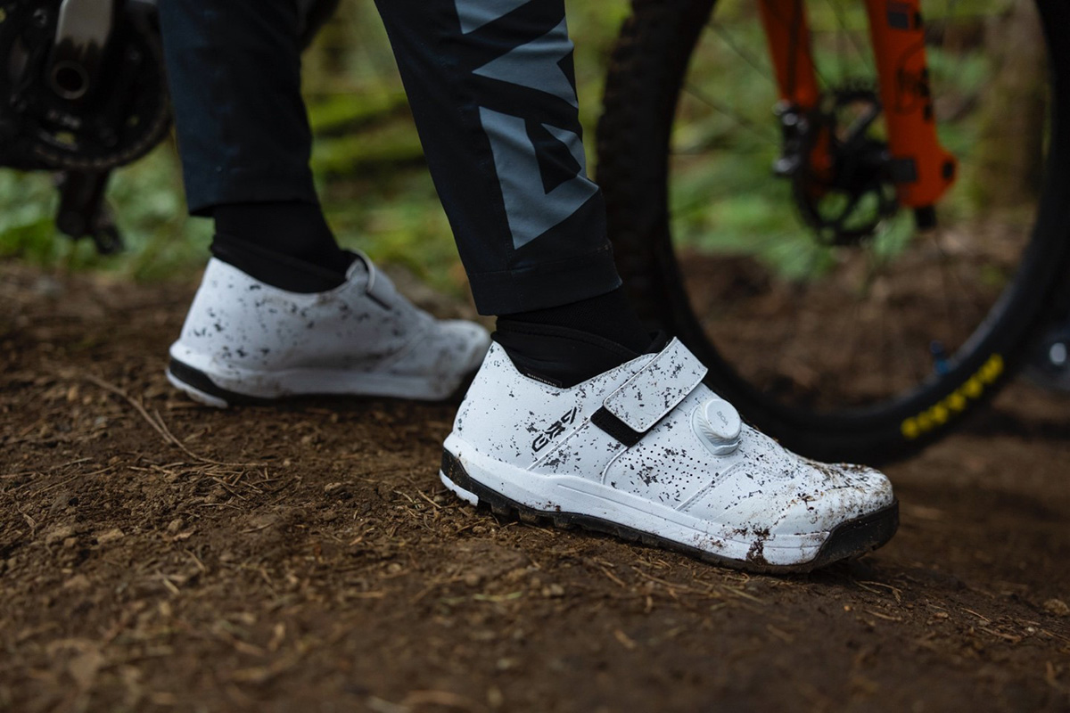 ¡Muchas novedades en XC y “gravity”! Shimano renueva sus zapatillas de MTB