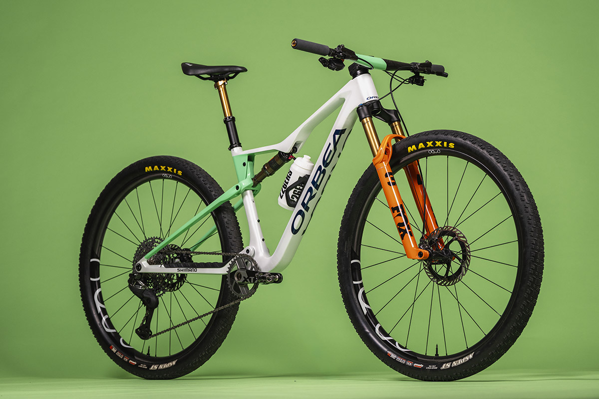 Orbea FOX Factory Team 2026, una de las estructuras más poderosas; así es su Orbea Oiz