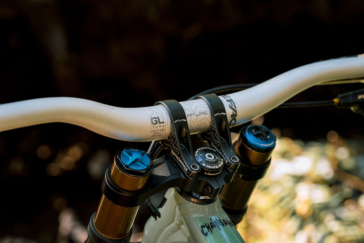 Nuevo manillar Race Face Atlas: muy resistente, con tecnología GL Tune y más absorción vertical