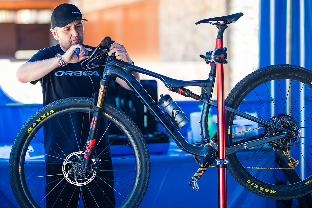 Guía: cómo cambiar el cable del freno de una bicicleta