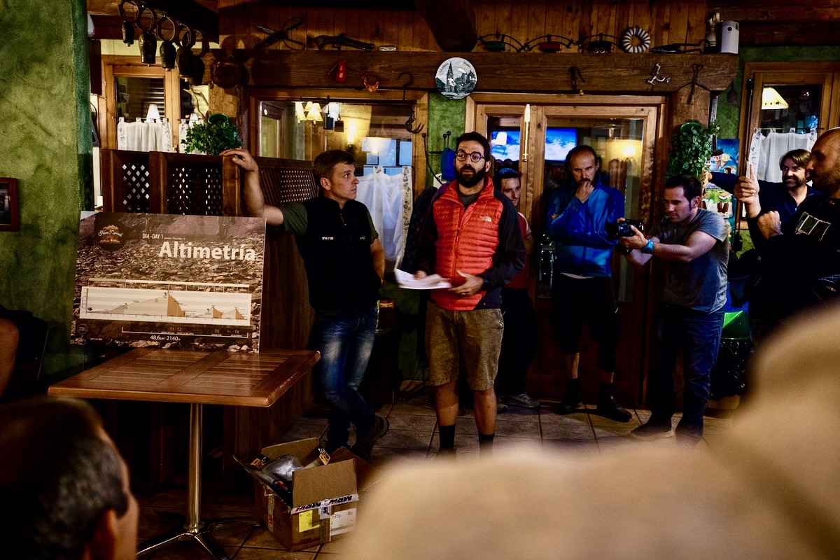 Guti Martín en el briefing de Trans-Nomad