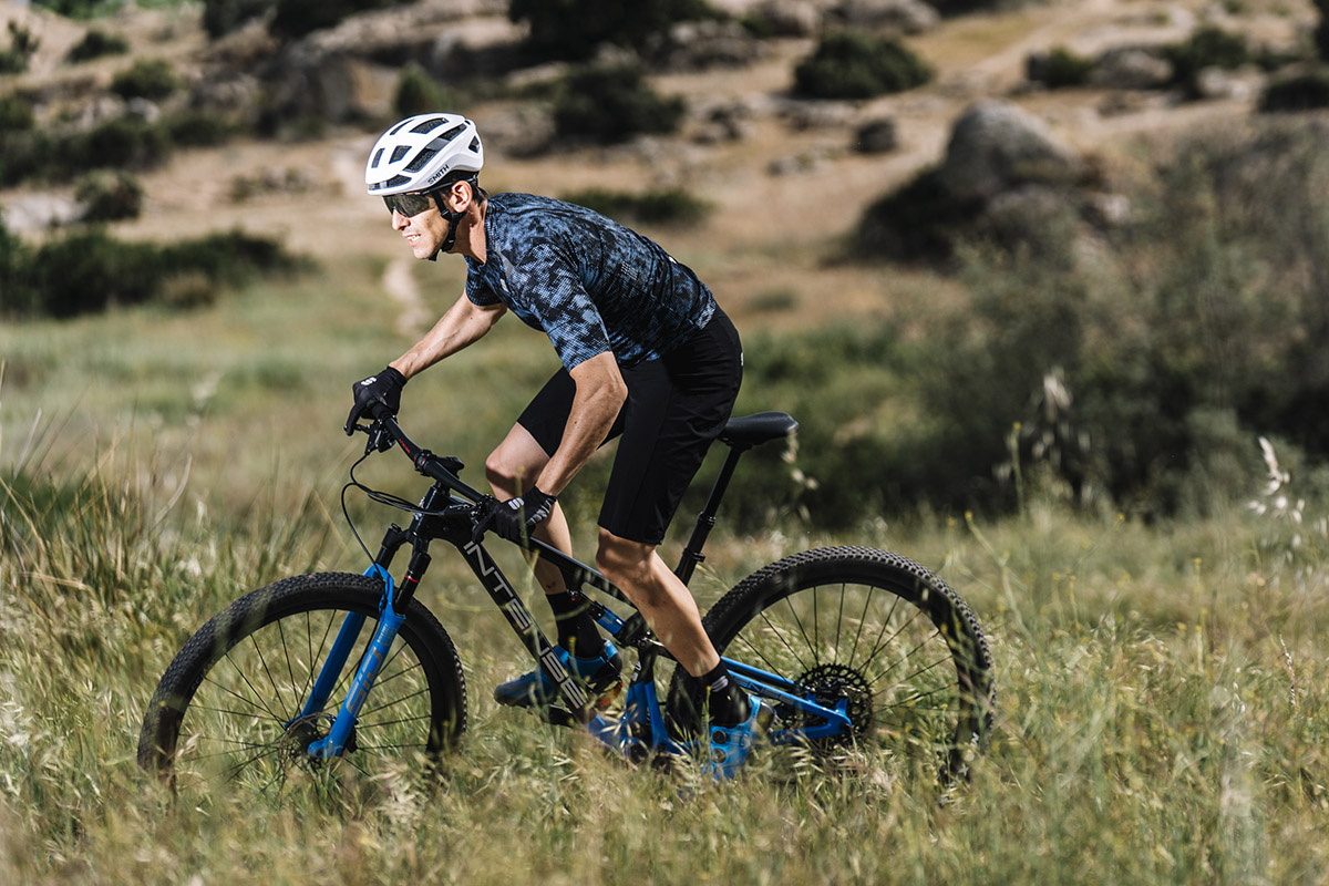 Probamos la INTENSE Sniper FRO, una XC diferente; eficaz subiendo y divertida bajando Probamos la INTENSE Sniper FRO, una XC diferente; eficaz subiendo y divertida bajando