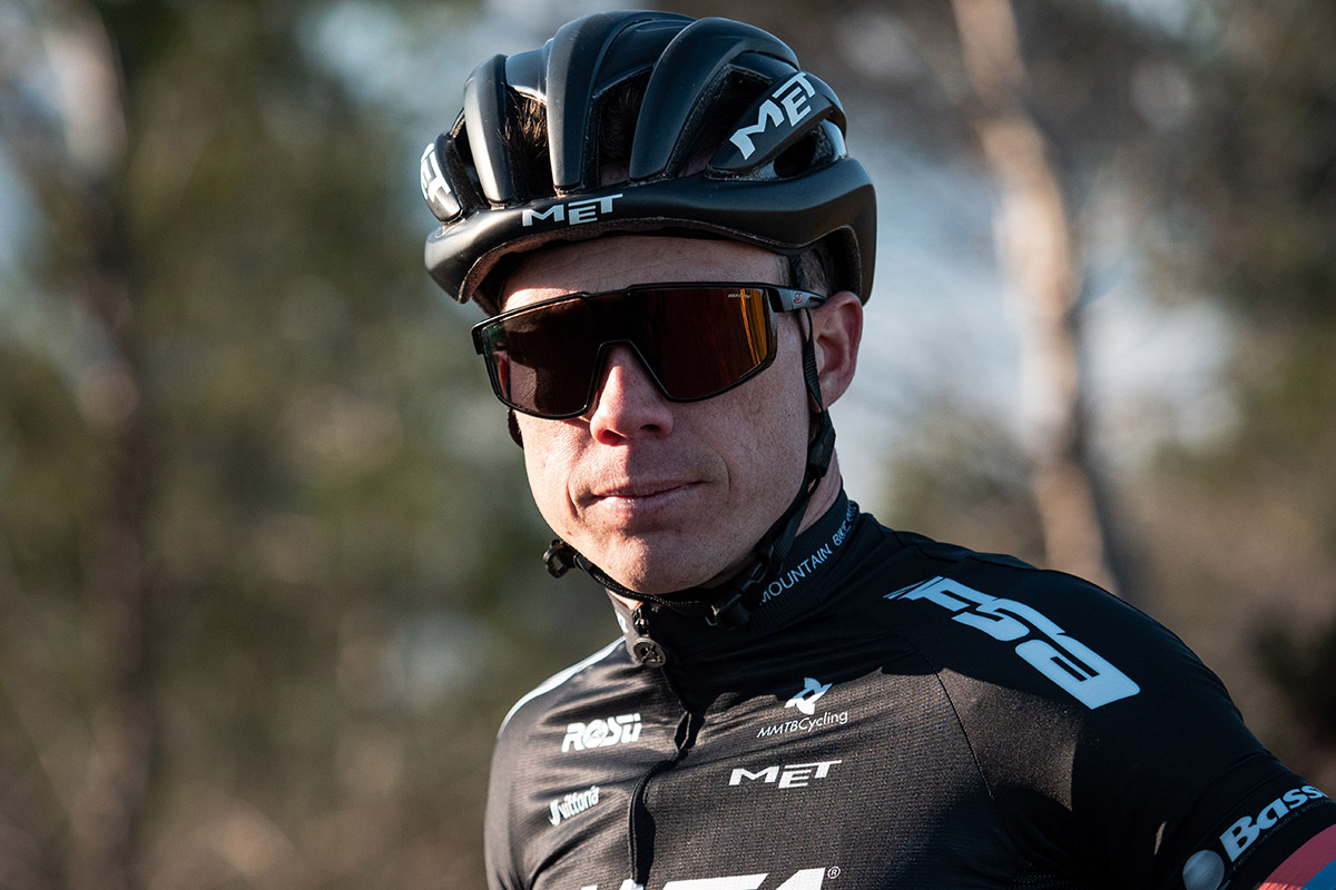 Maxime Marotte corre con los cascos de MET