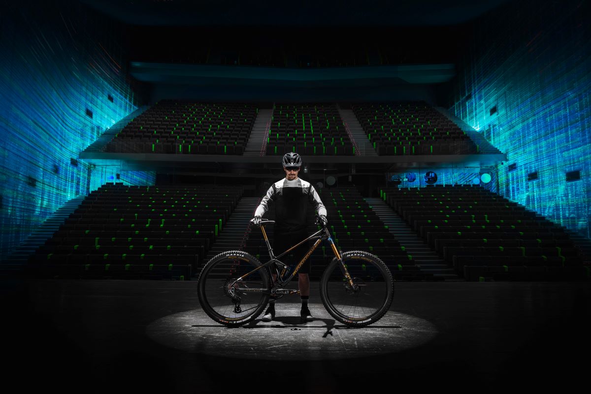 Nueva Mondraker Foxy Carbon Unlimited 20 aniversario: montaje de lujo para conmemorar una bicicleta mítica.