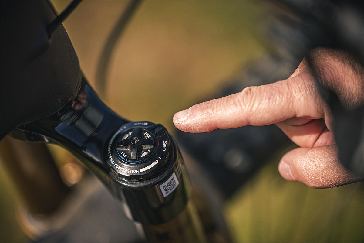 Ajuste fino de las suspensiones II: guía práctica para configurar el rebote y la compresión