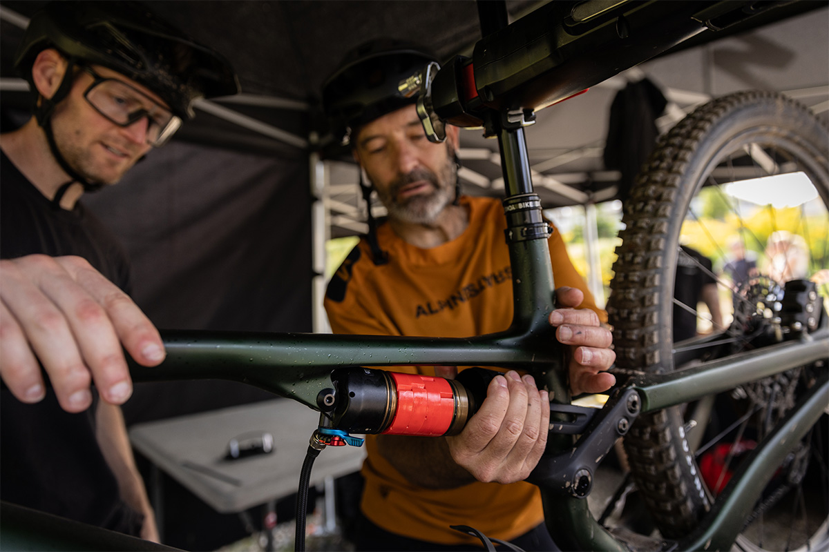 Guía de Suspensiones MTB: rebote, compresión, tokens... los ajustes avanzados