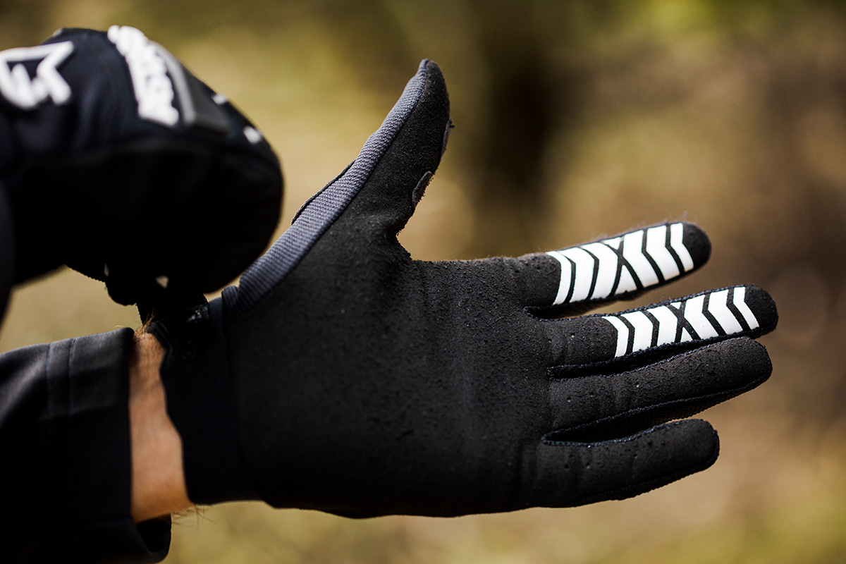 Probamos los guantes Alpinestars Freeride: protección, tacto y agarre