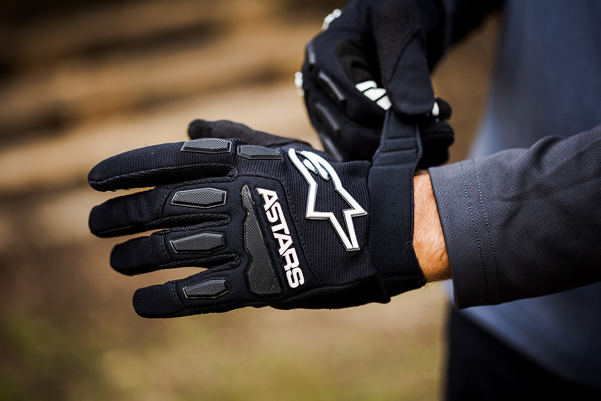 Probamos los guantes Alpinestars Freeride: protección, tacto y agarre
