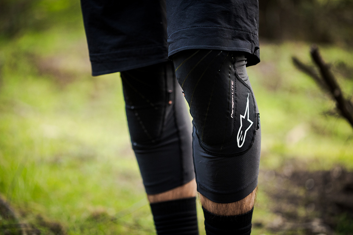 Probamos las rodilleras Alpinestars Paragon Lite: diseño minimalista, protección máxima Probamos las rodilleras Alpinestars Paragon Lite: diseño minimalista, protección máxima