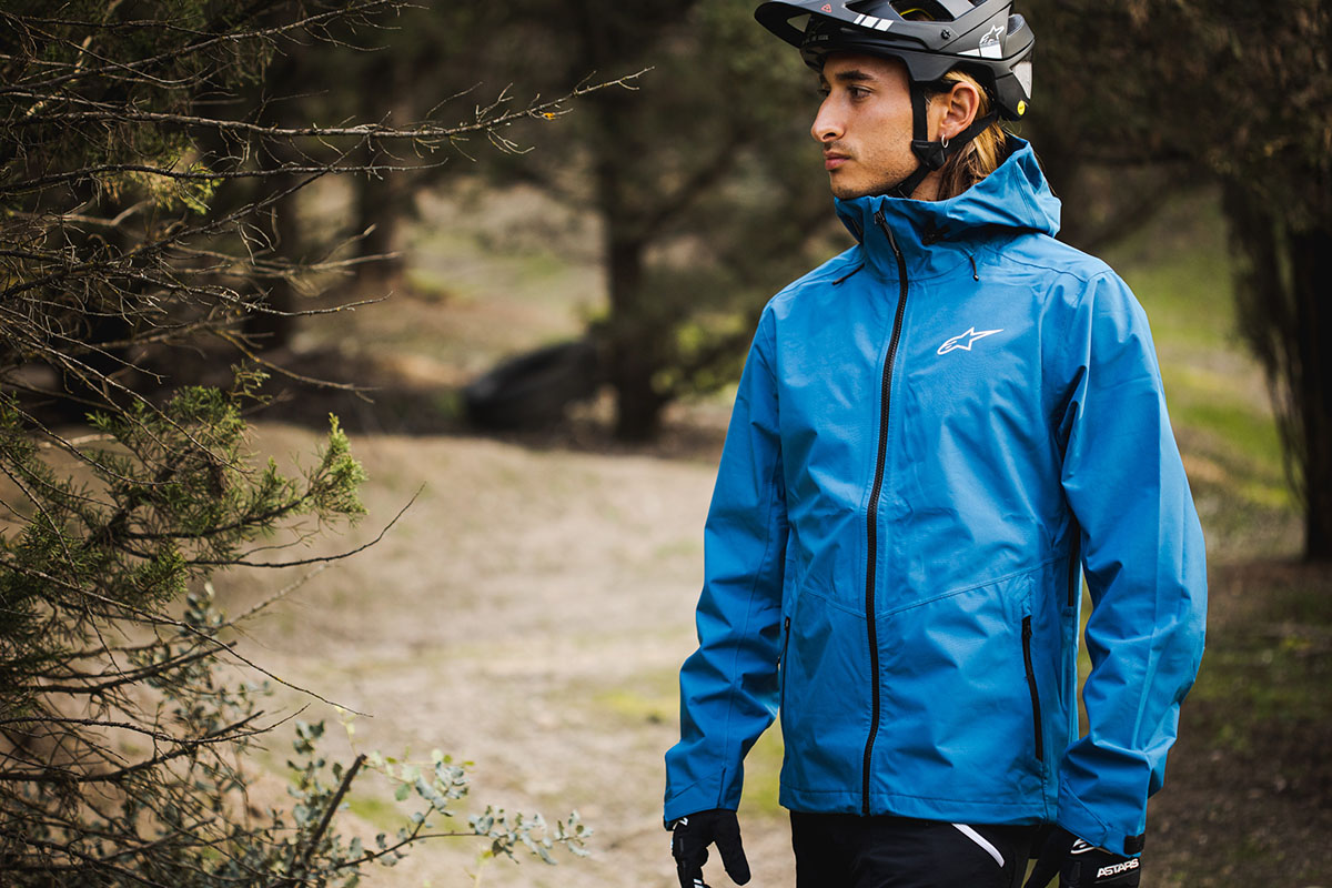 Probamos la chaqueta Alpinestars Sierra Waterproof: impermeable, y abrigada, pero transpirable