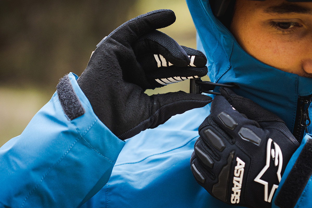 Probamos la chaqueta Alpinestars Sierra Waterproof: impermeable, y abrigada, pero transpirable