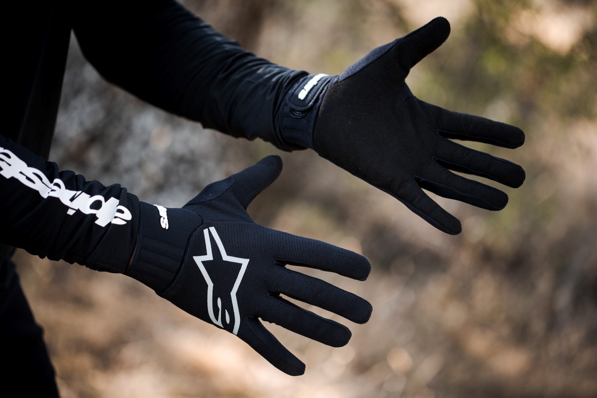 Test: Probamos los guantes Alpinestars V2: ajuste y agarre al