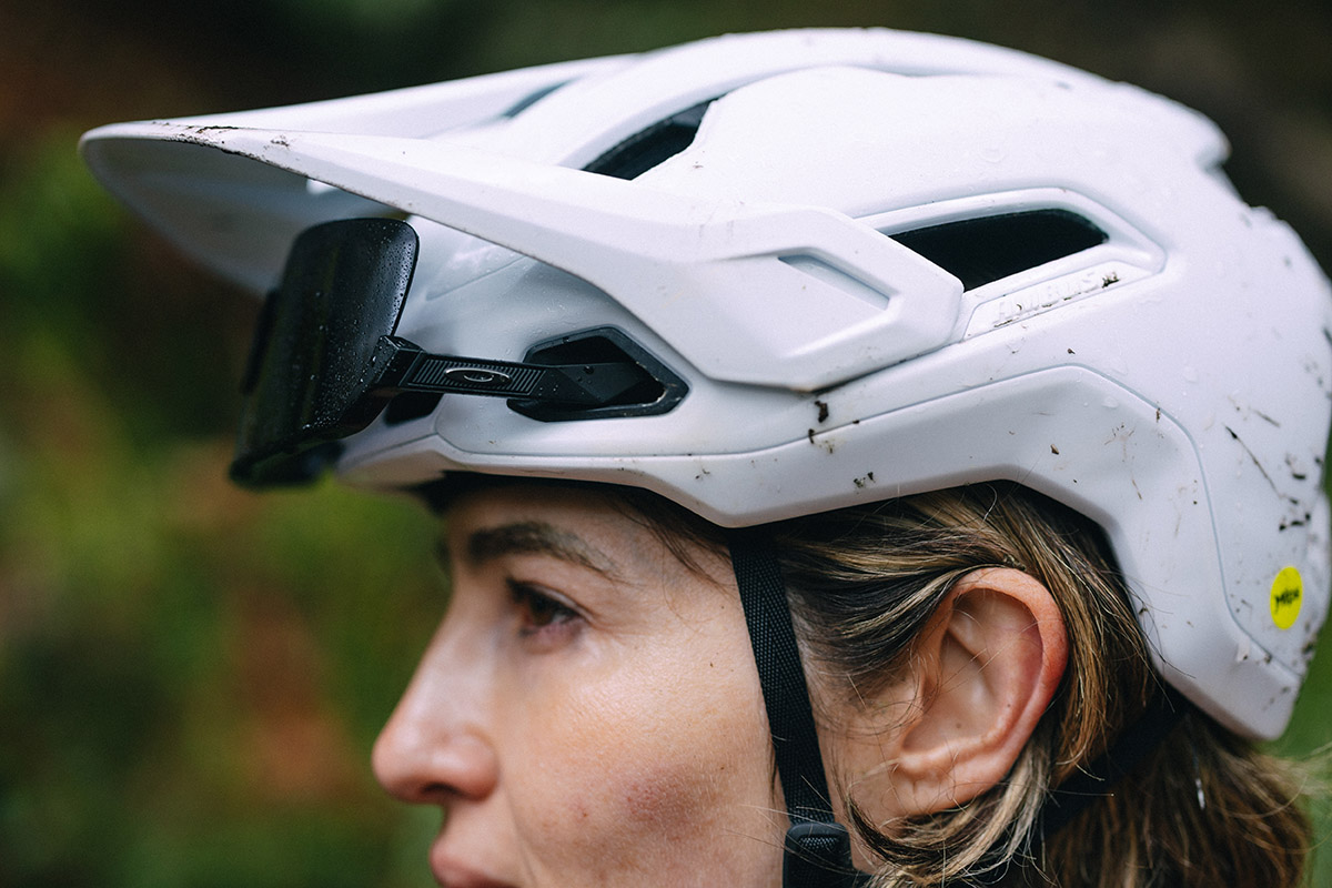 Nuevo casco Specialized Ambush 3 y neumáticos Butcher y Eliminator Grid Gravity Radial