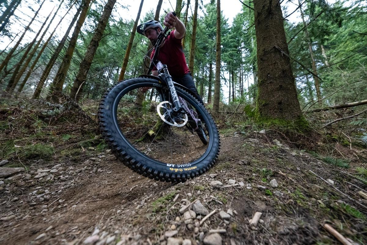 De los coches a las bicis, las tecnologías compartidas de los neumáticos