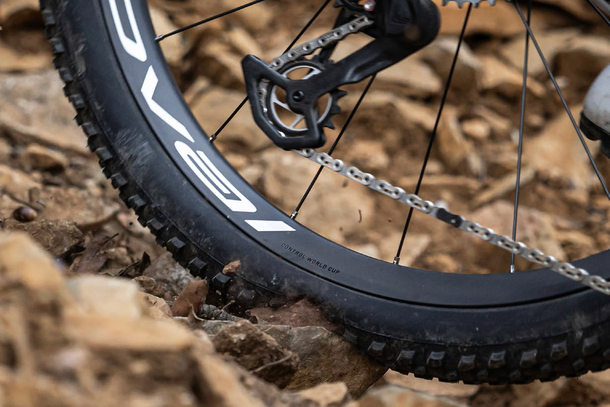 De los coches a las bicis, las tecnologías compartidas de los neumáticos