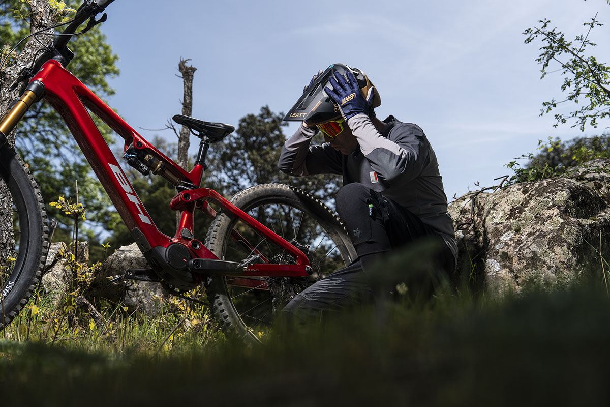 Una e-Enduro de altos vuelos con el Avinox M2S. Probamos la BH iLynx+ DL Enduro Carbon 9.7