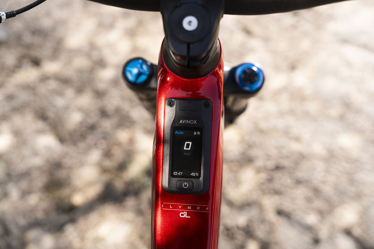 Una e-Enduro de altos vuelos con el Avinox M2S. Probamos la BH iLynx+ DL Enduro Carbon 9.7