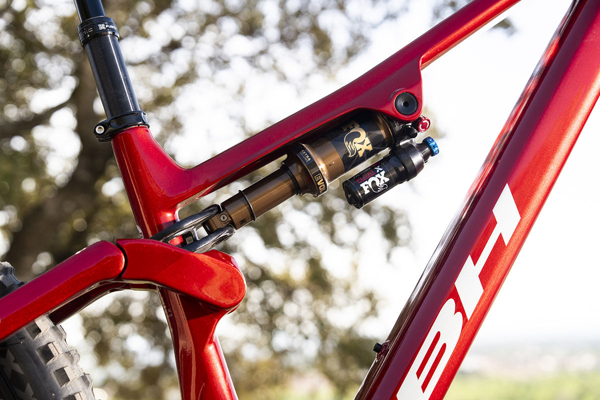 Una e-Enduro de altos vuelos con el Avinox M2S. Probamos la BH iLynx+ DL Enduro Carbon 9.7