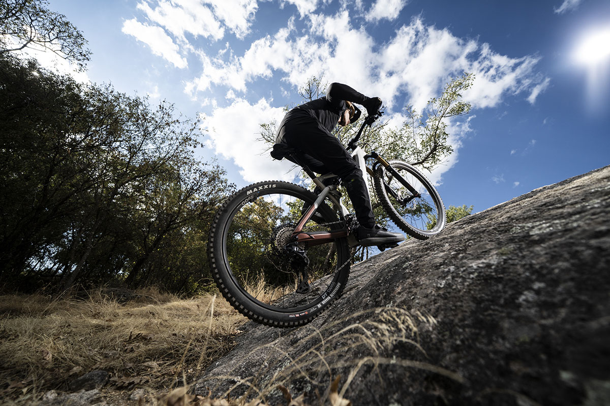 Rutás más largas y poderosas entre el trail y el enduro con la BH iLynx+ NX Trail 8.8