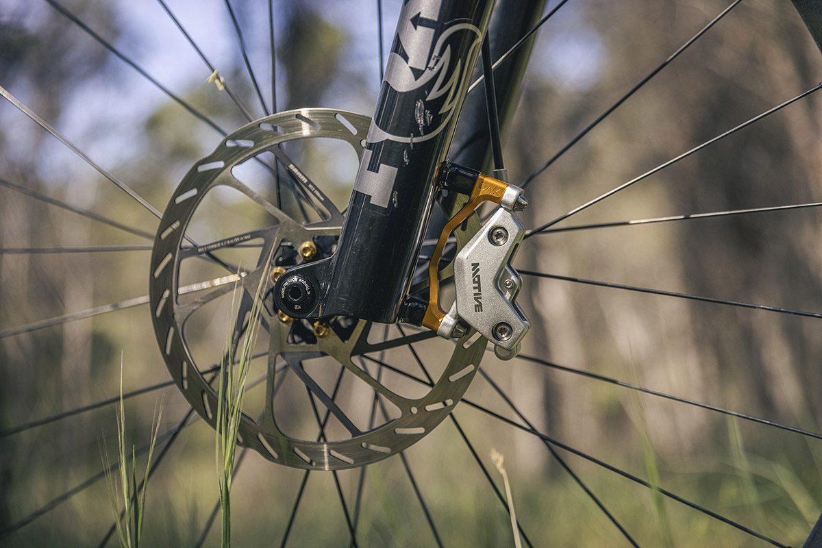 Haz tu bici única con OAK Components. #BikeCheck Specialized Turbo Levo “OAK Edition”